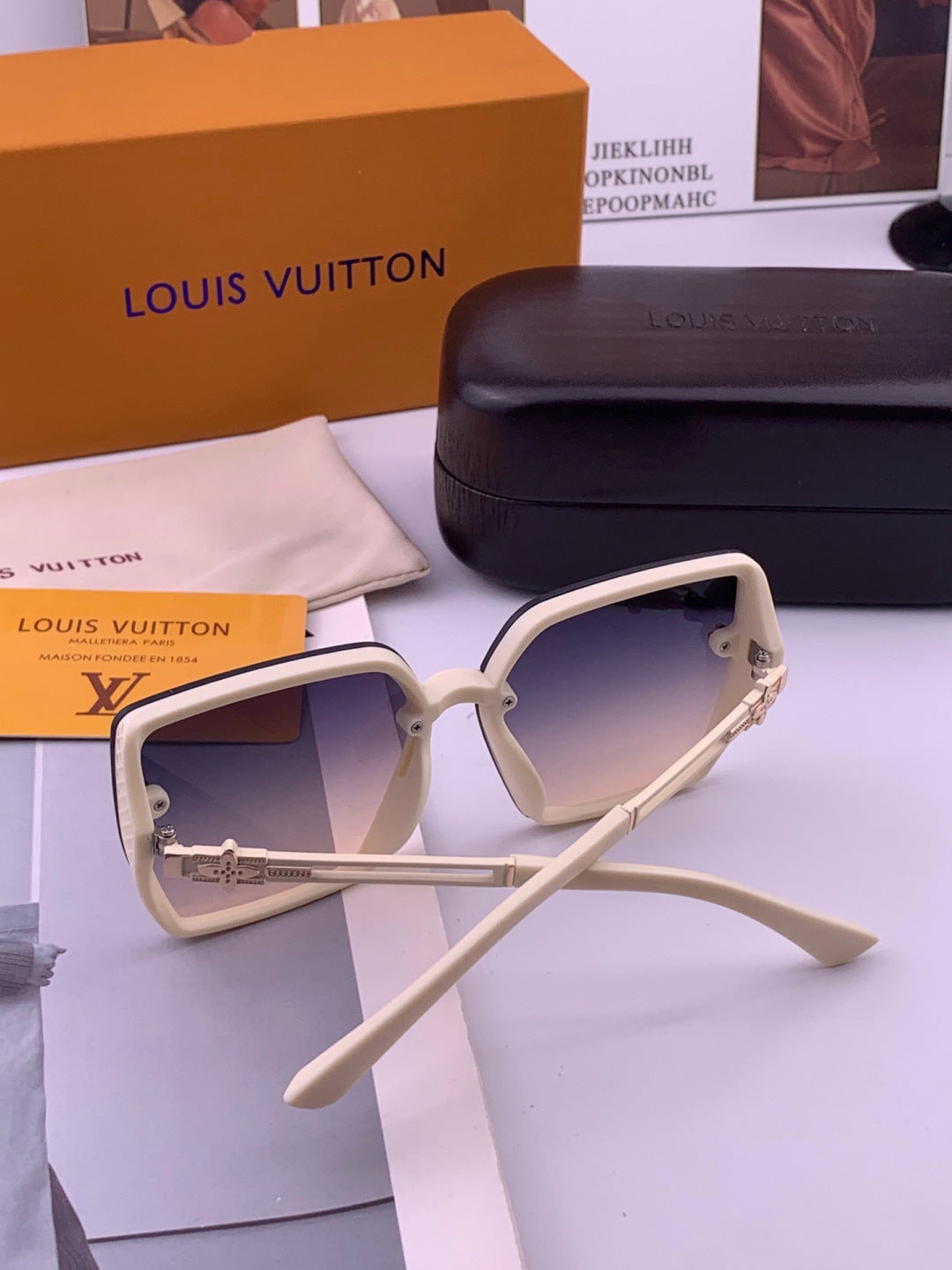 Louis Vuitton L6302 Square Gold Lens Sunglasses for Men & Women - 371346 - detail image 5