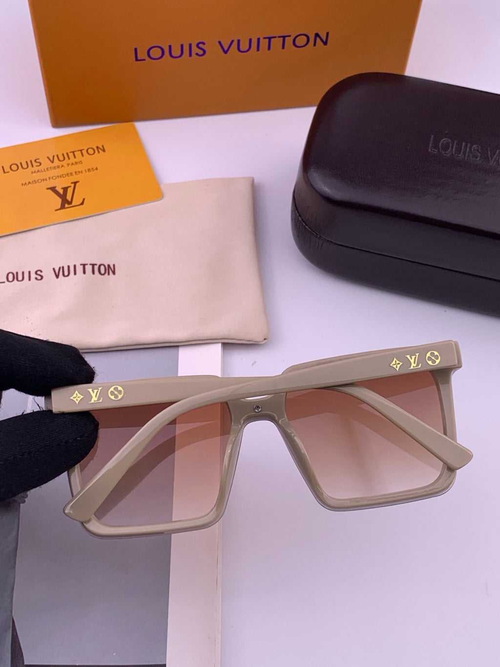 Louis Vuitton L6006 Oversized Red Lens Sunglasses for Men & Women - 371348 - detail image 5