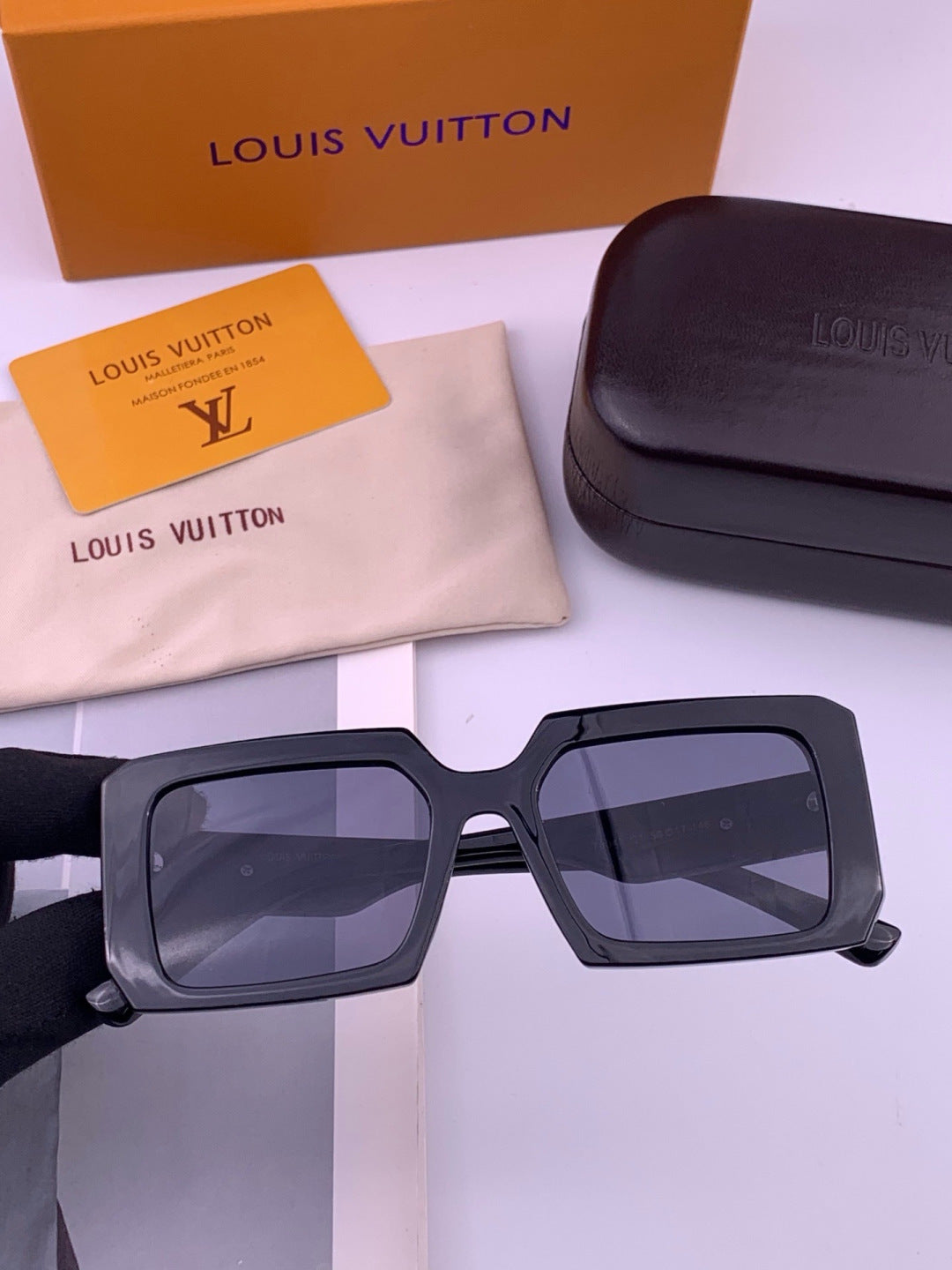 Louis Vuitton L37004 Oversized Black Lens Sunglasses for Men & Women - 371353
