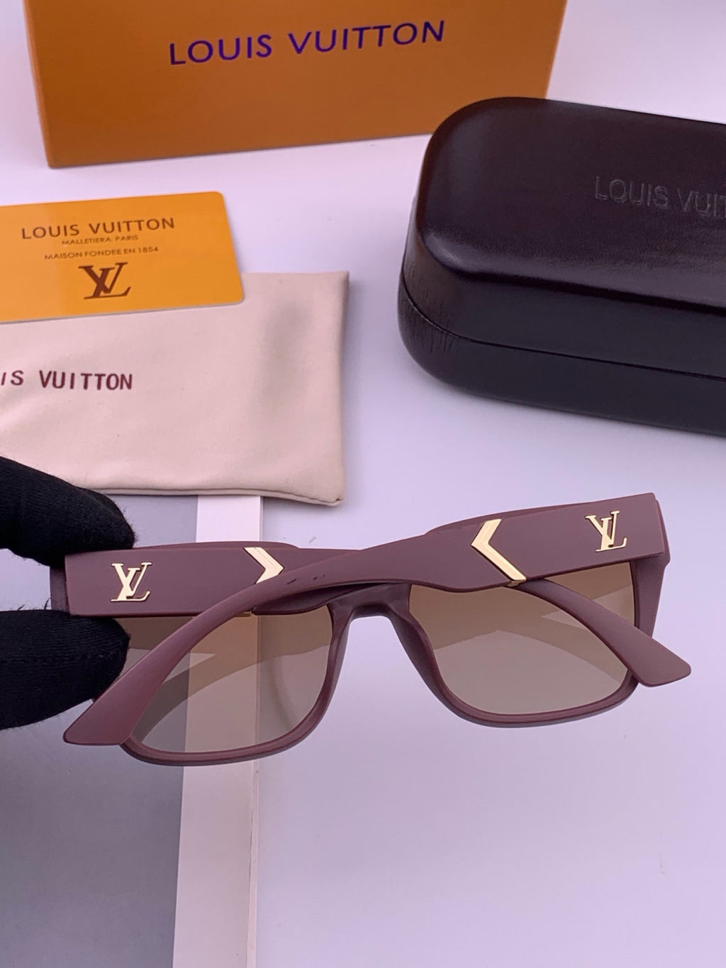 Louis Vuitton L77004 Oversized Purple Lens Sunglasses for Men & Women - 371354 - detail image 4
