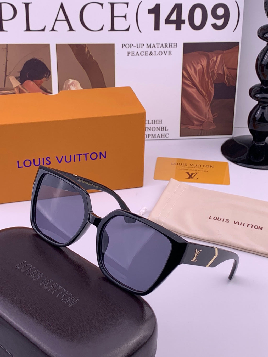 Louis Vuitton L77004 Oversized Black Lens Sunglasses for Men & Women - 371355