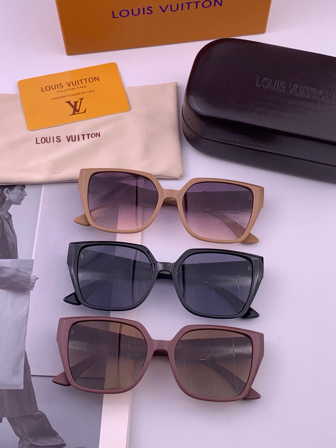 Louis Vuitton L77004 Oversized Black Lens Sunglasses for Men & Women - 371355 - detail image 7