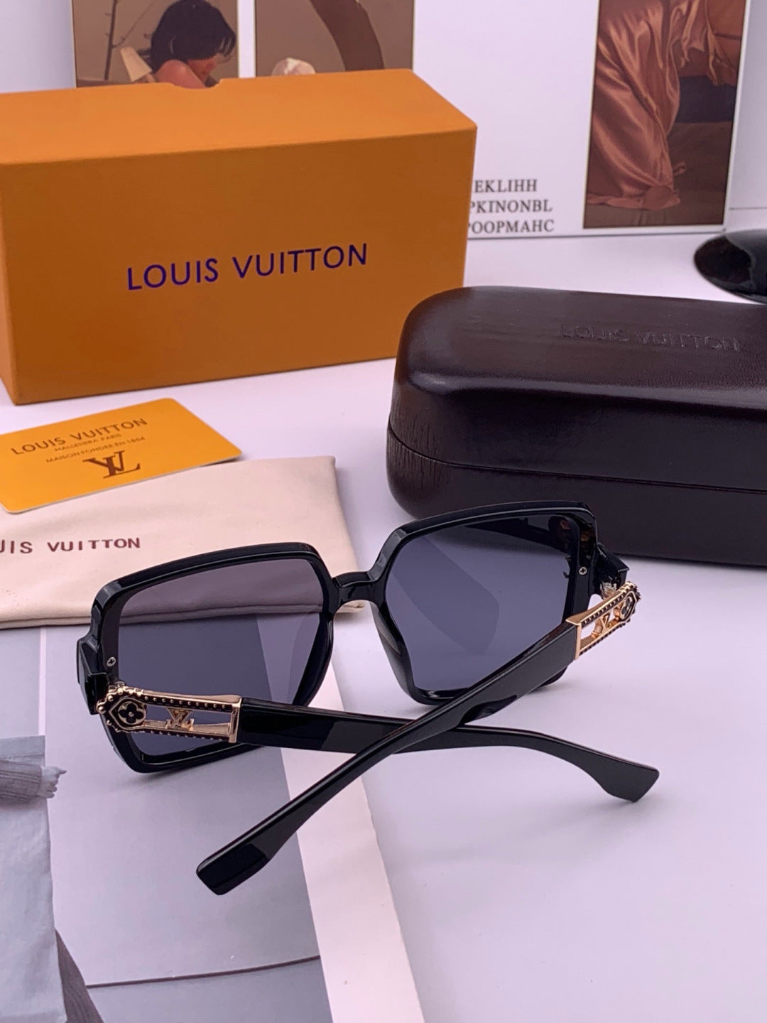 Louis Vuitton L77004 Oversized Blue Lens Sunglasses for Men & Women - 371358 - detail image 7