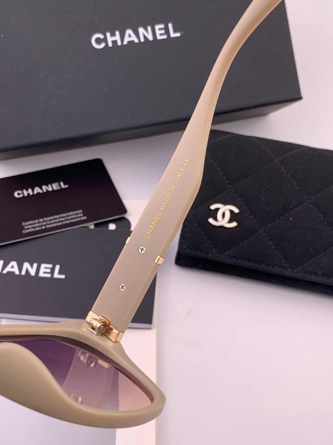 Chanel CH47004 Oversized Purple Lens Sunglasses for Men & Women - 371738 - detail image 6