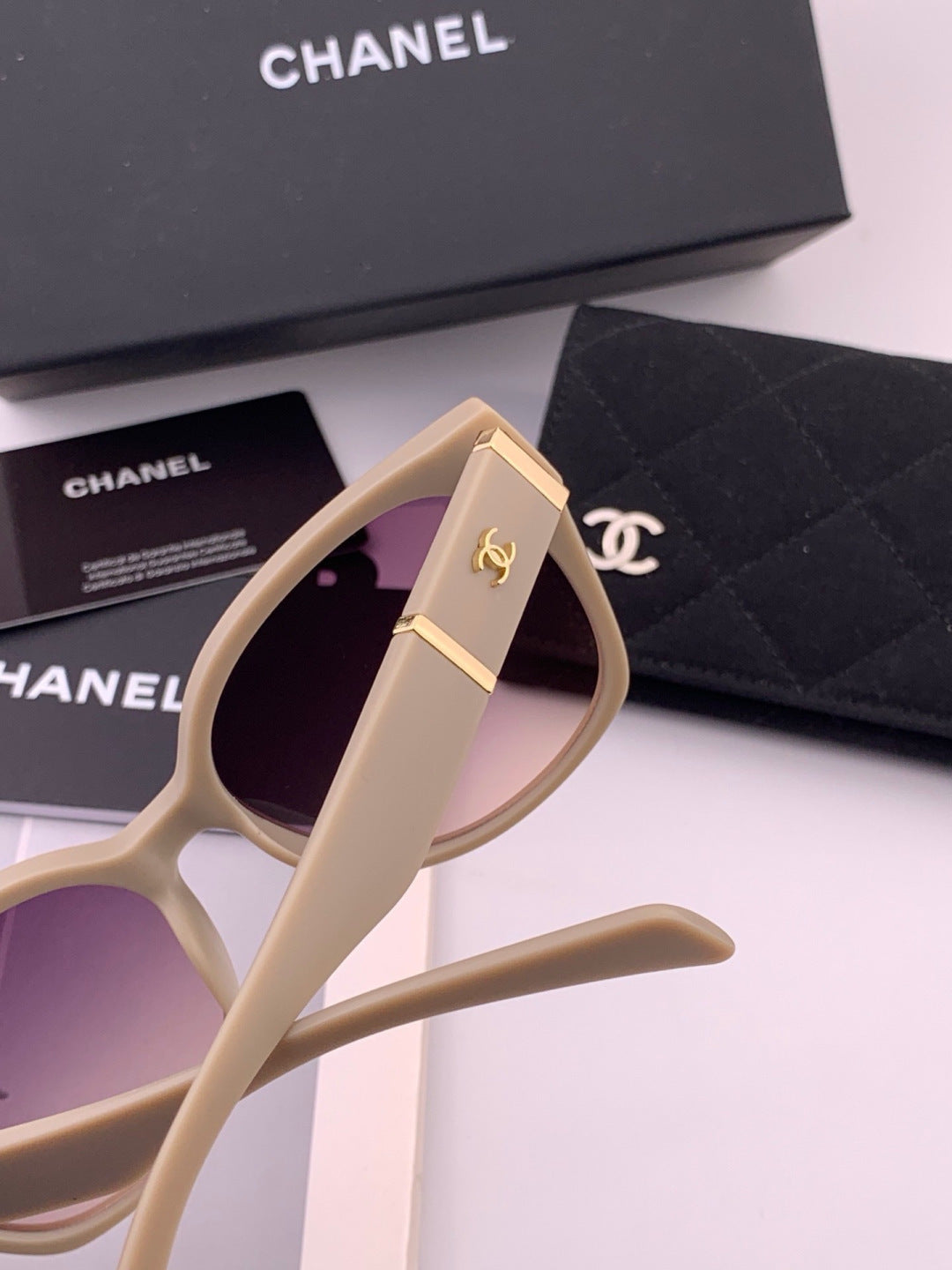 Chanel CH47004 Oversized Purple Lens Sunglasses for Men & Women - 371738 - detail image 4