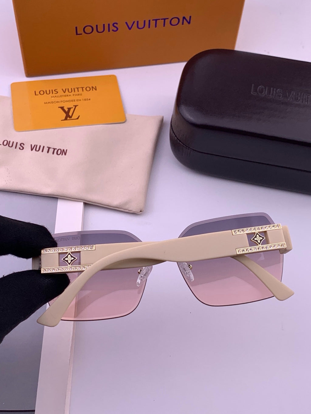 Louis Vuitton L9261 Square Gold Lens Sunglasses for Men & Women - 371297 - detail image 4