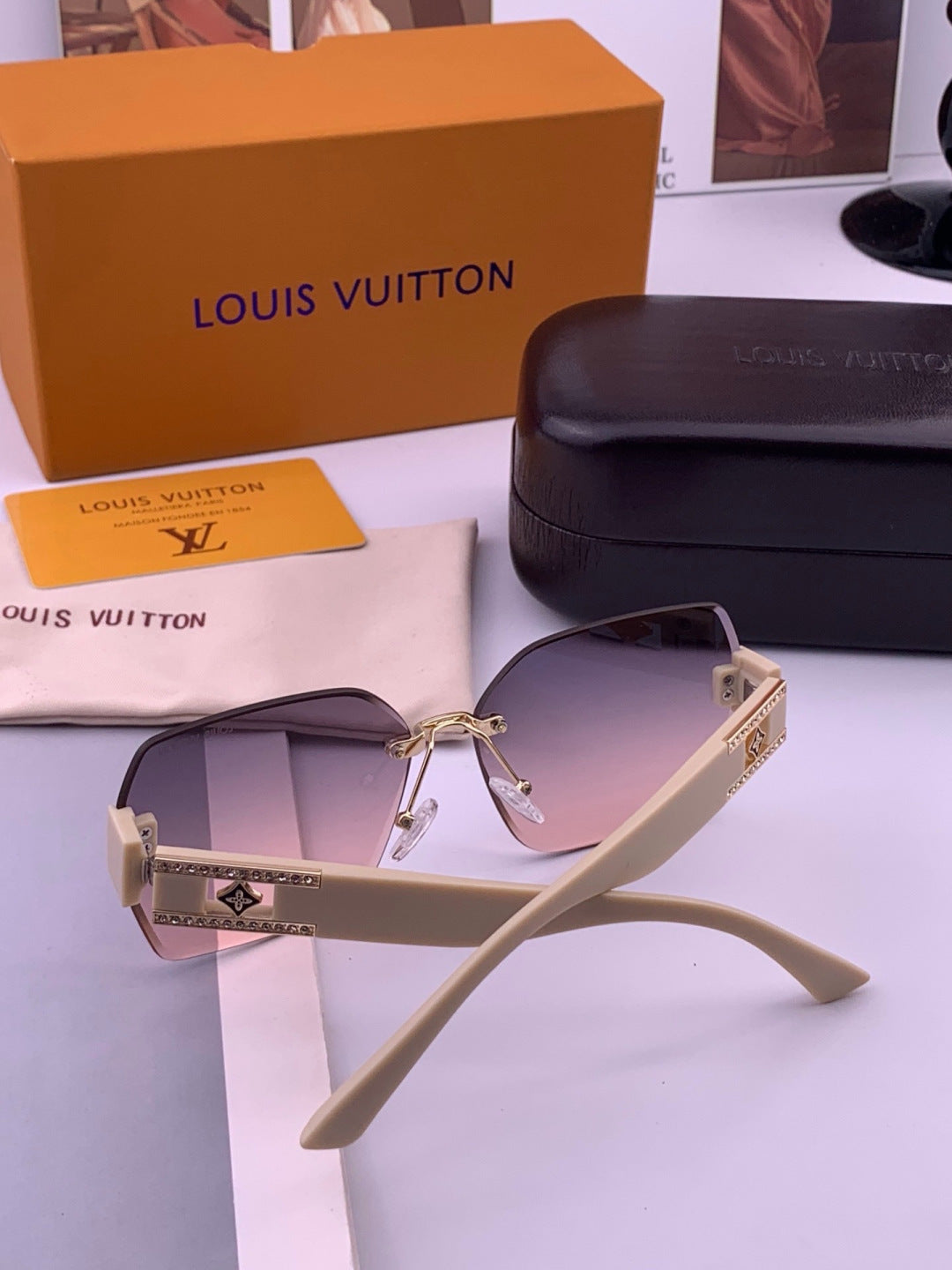Louis Vuitton L9261 Square Gold Lens Sunglasses for Men & Women - 371297 - detail image 6