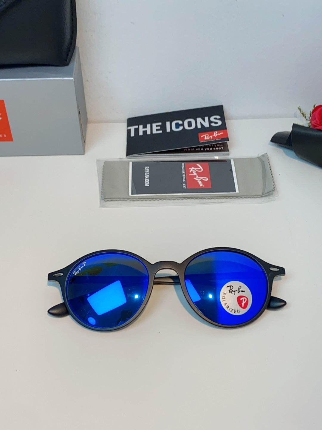 Ray-Ban Polarized Round Blue Lens Sunglasses for Men & Women - detail image 10