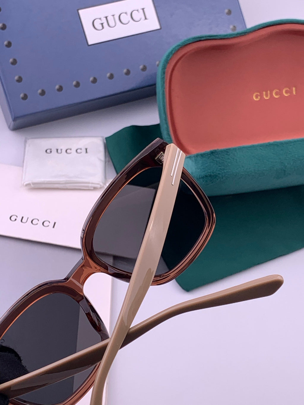Gucci G07711 Round Black Lens Sunglasses for Men & Women - 382105 - detail image 3