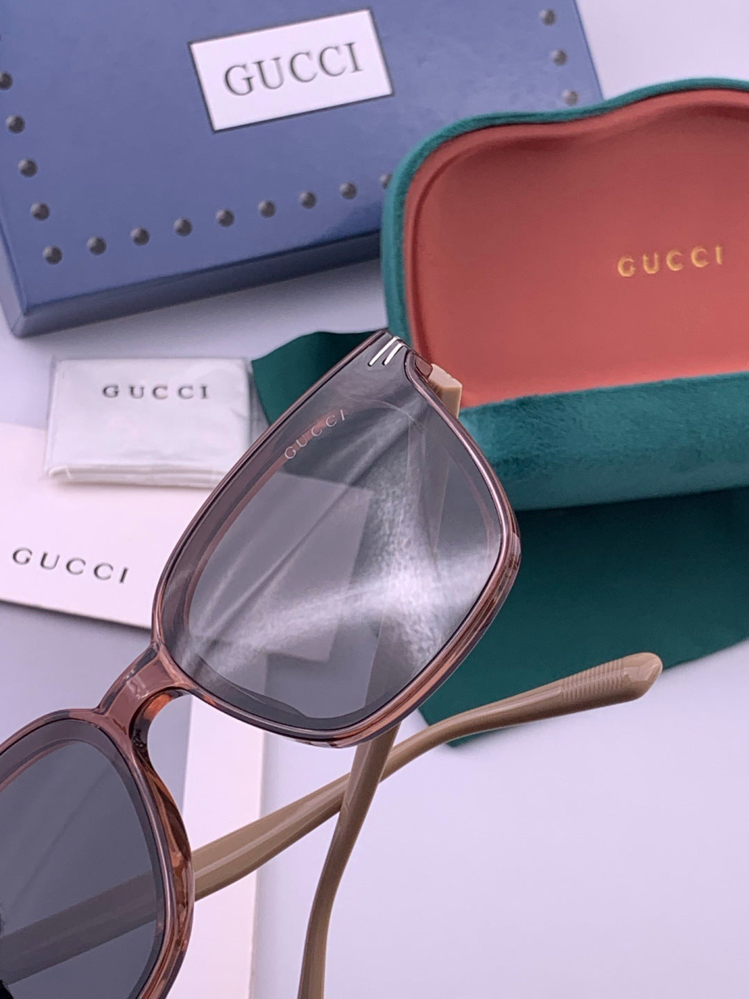 Gucci G07711 Round Black Lens Sunglasses for Men & Women - 382105 - detail image 4
