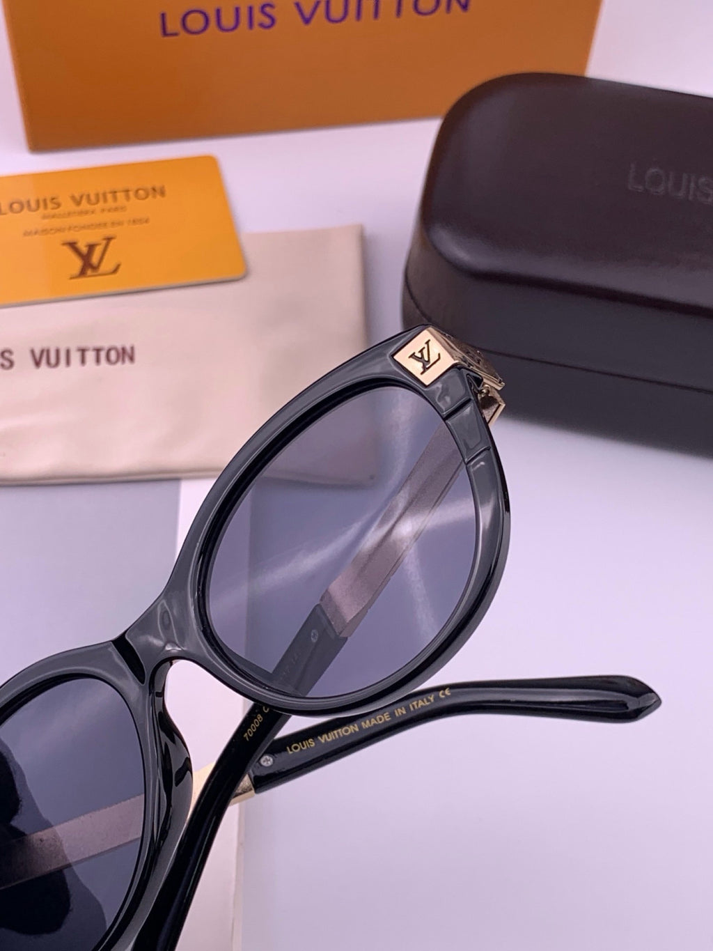 Louis Vuitton L87000 Oversized Black Lens Sunglasses for Men & Women - 398212 - detail image 4
