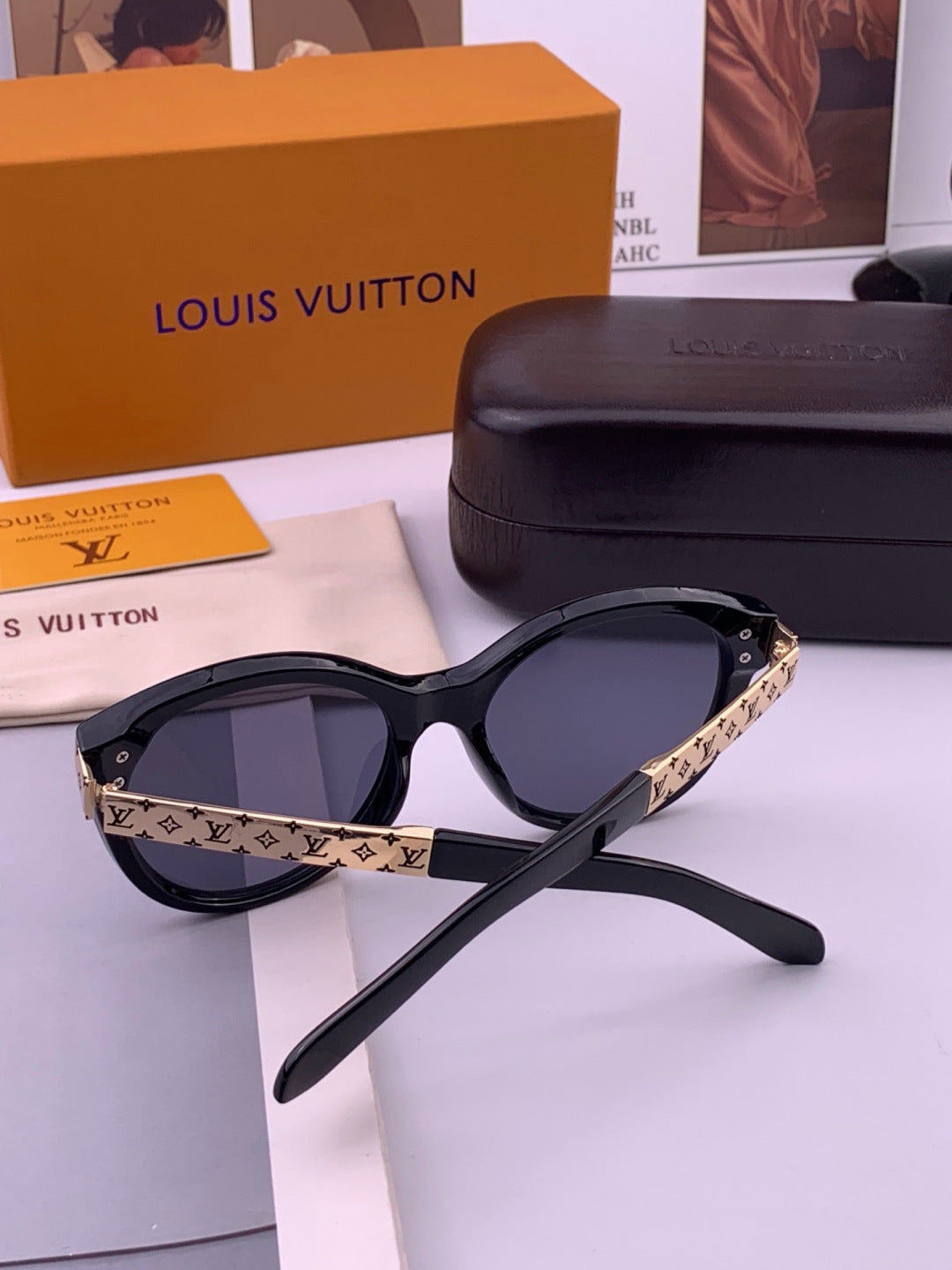 Louis Vuitton L87000 Oversized Black Lens Sunglasses for Men & Women - 398212 - detail image 7