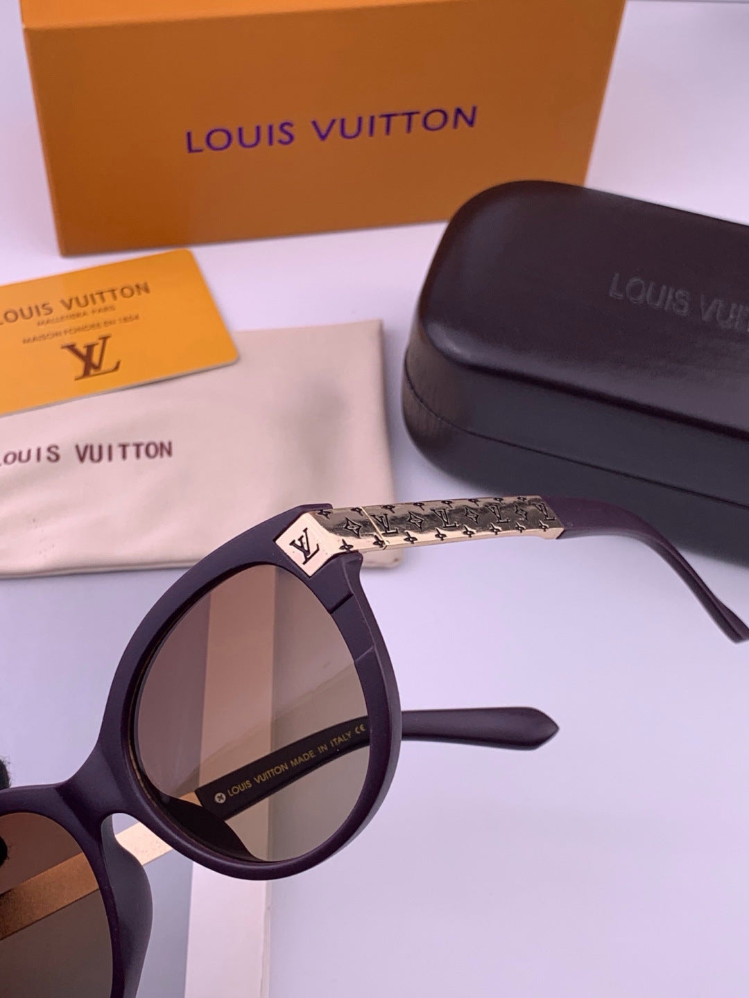 Louis Vuitton L87000 Oversized Black Lens Sunglasses for Men & Women - 398213 - detail image 3
