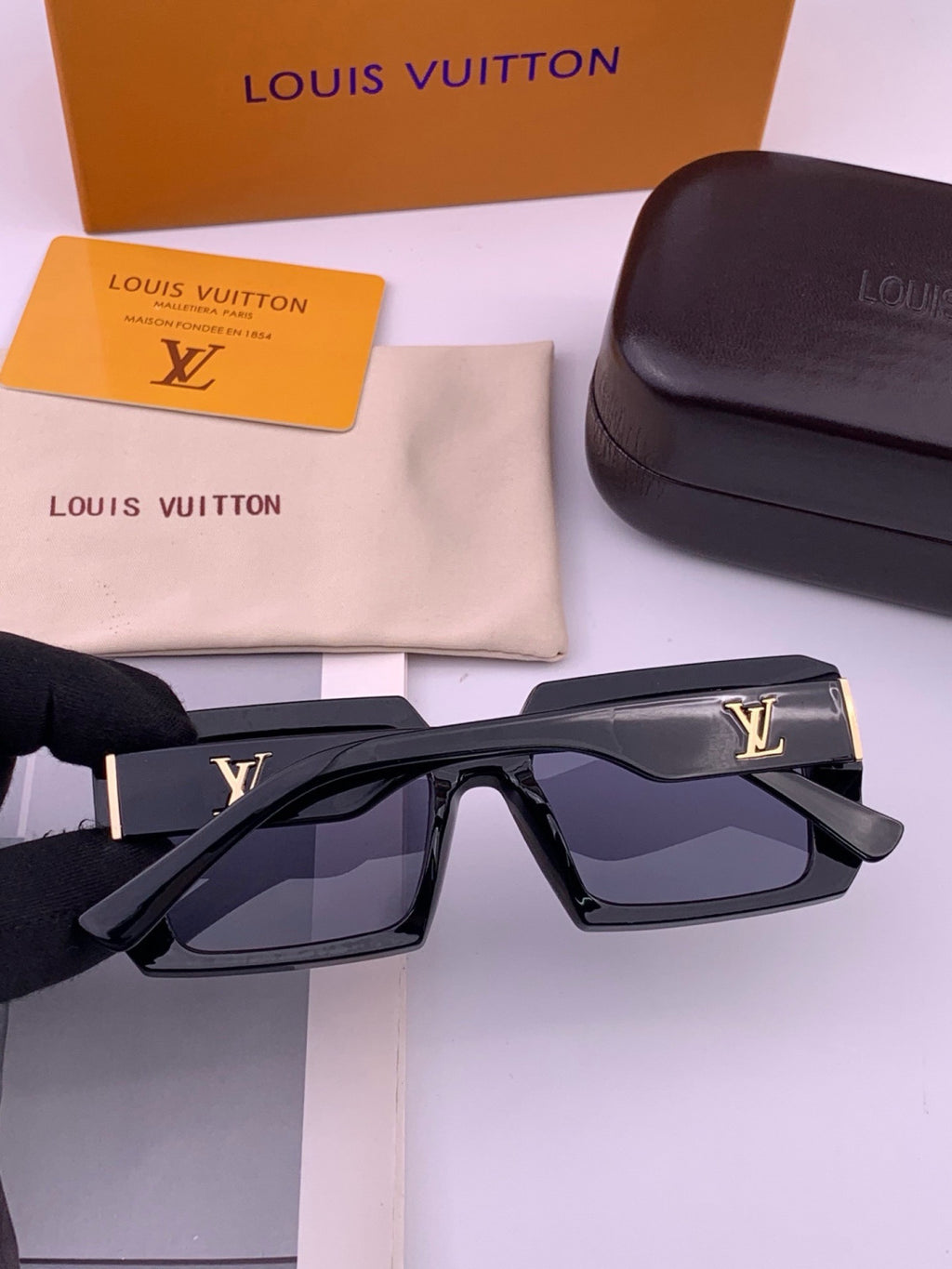 Louis Vuitton L37004 Oversized Black Lens Sunglasses for Men & Women - 398215 - detail image 6