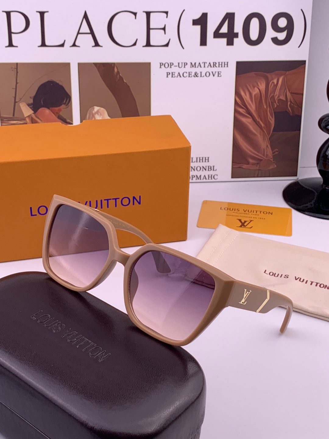 Louis Vuitton L77004 Oversized Purple Lens Sunglasses for Men & Women - 398218 - detail image 2