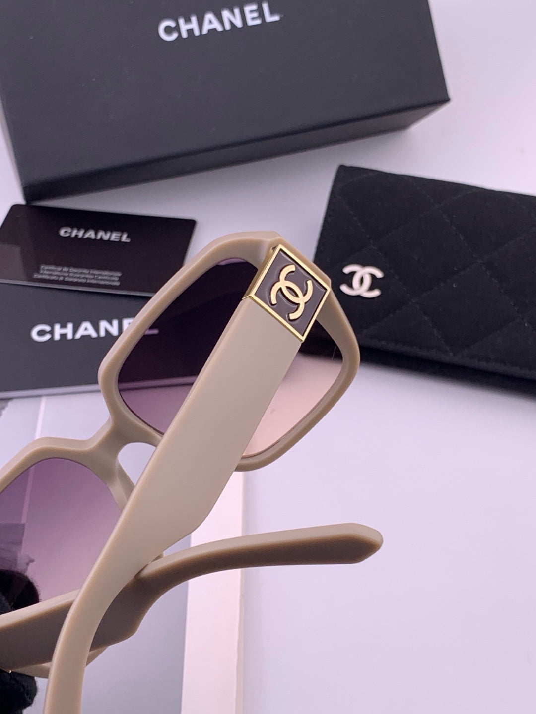 Chanel CH87004 Oversized Red Lens Sunglasses for Men & Women - 398651 - detail image 5