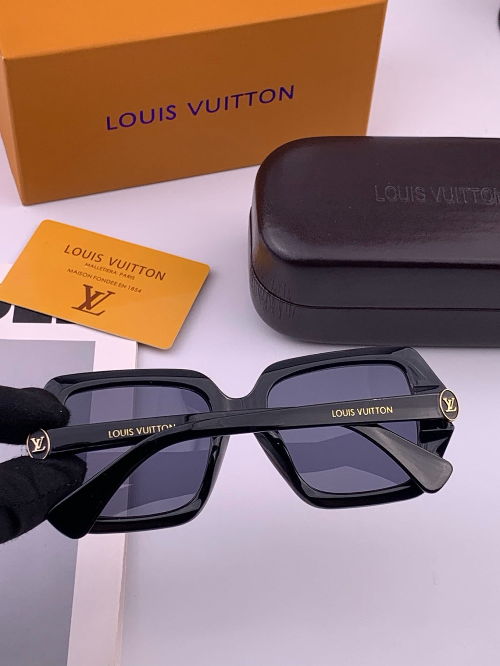 Louis Vuitton L27006 Oversized Brown Lens Sunglasses for Men & Women - 398204 - detail image 6