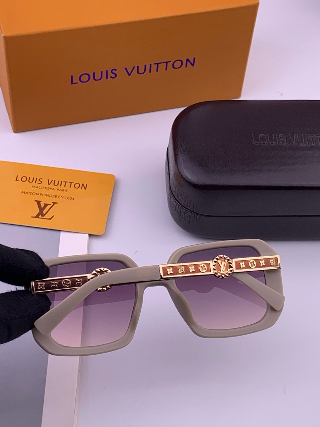 Louis Vuitton L37007 Oversized Brown Lens Sunglasses for Men & Women - 398207 - detail image 6