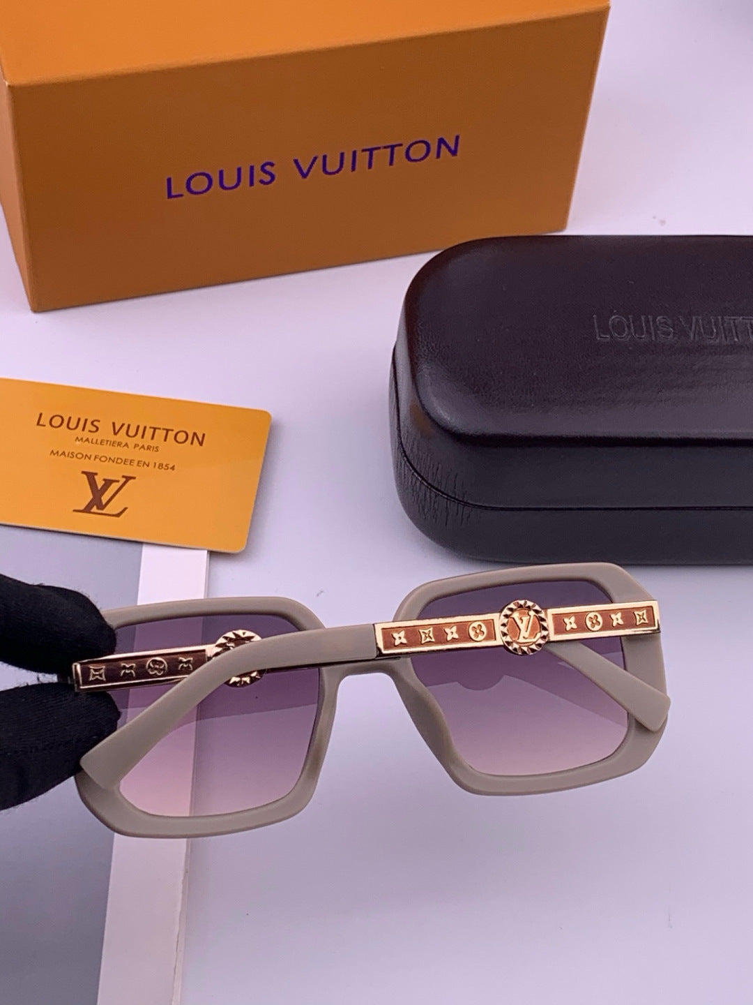 Louis Vuitton L37007 Oversized Brown Lens Sunglasses for Men & Women - 398207 - detail image 6