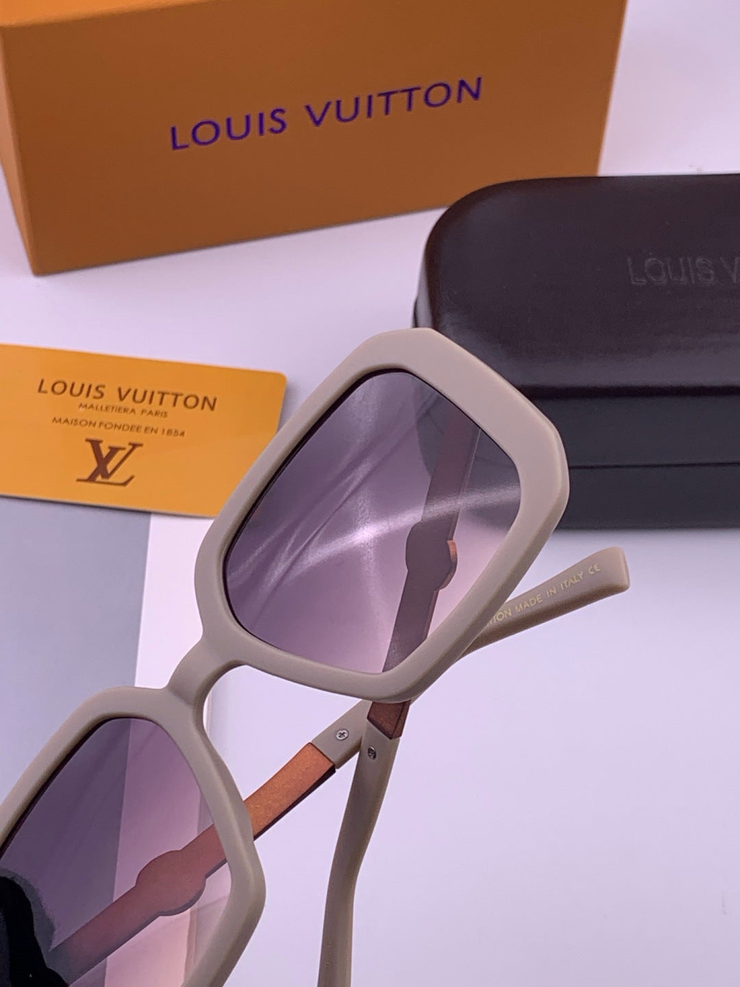 Louis Vuitton L37007 Oversized Brown Lens Sunglasses for Men & Women - 398207 - detail image 5