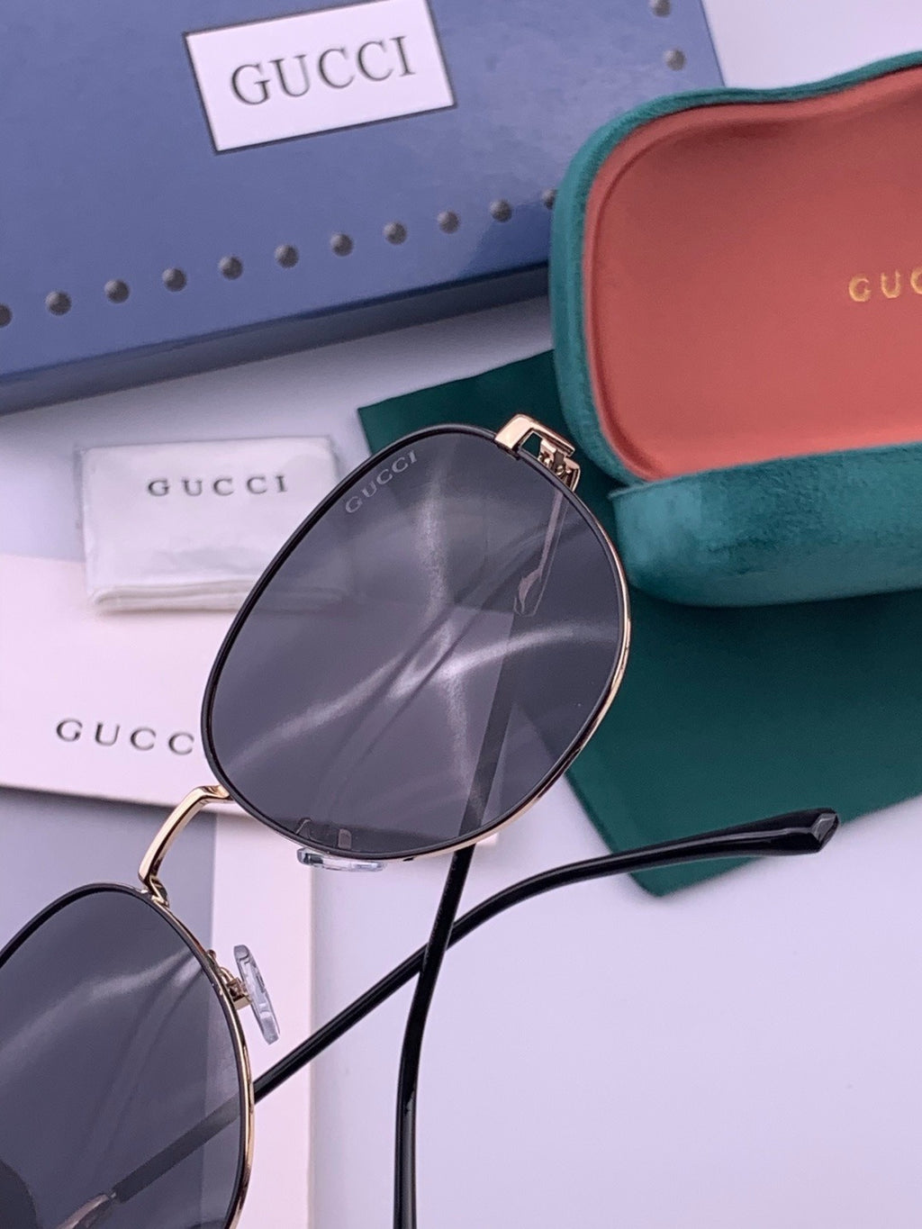 Gucci G5822 Polarized Oversized Gold Lens Sunglasses for Men & Women - 398261 - detail image 3