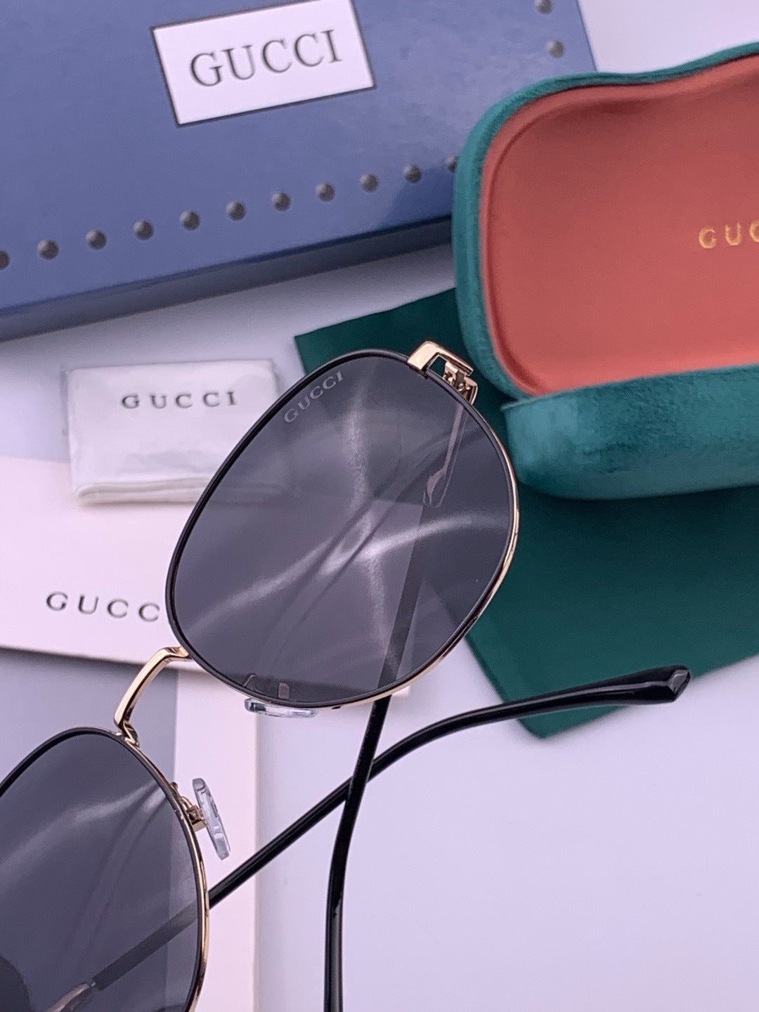 Gucci G5822 Polarized Oversized Gold Lens Sunglasses for Men & Women - 398261 - detail image 3