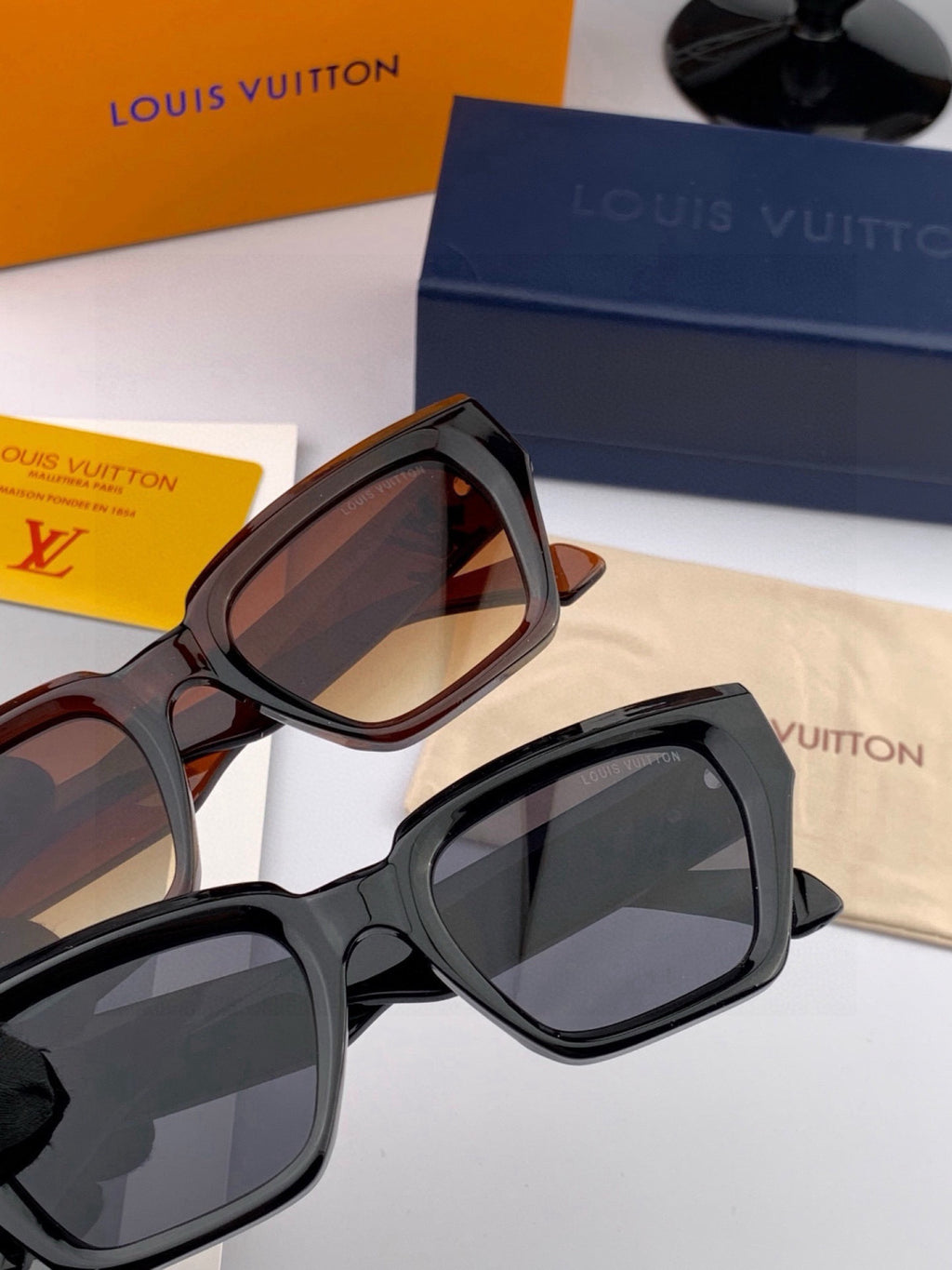 Louis Vuitton L26900 Square Black Lens Sunglasses for Women - 398199 - detail image 3