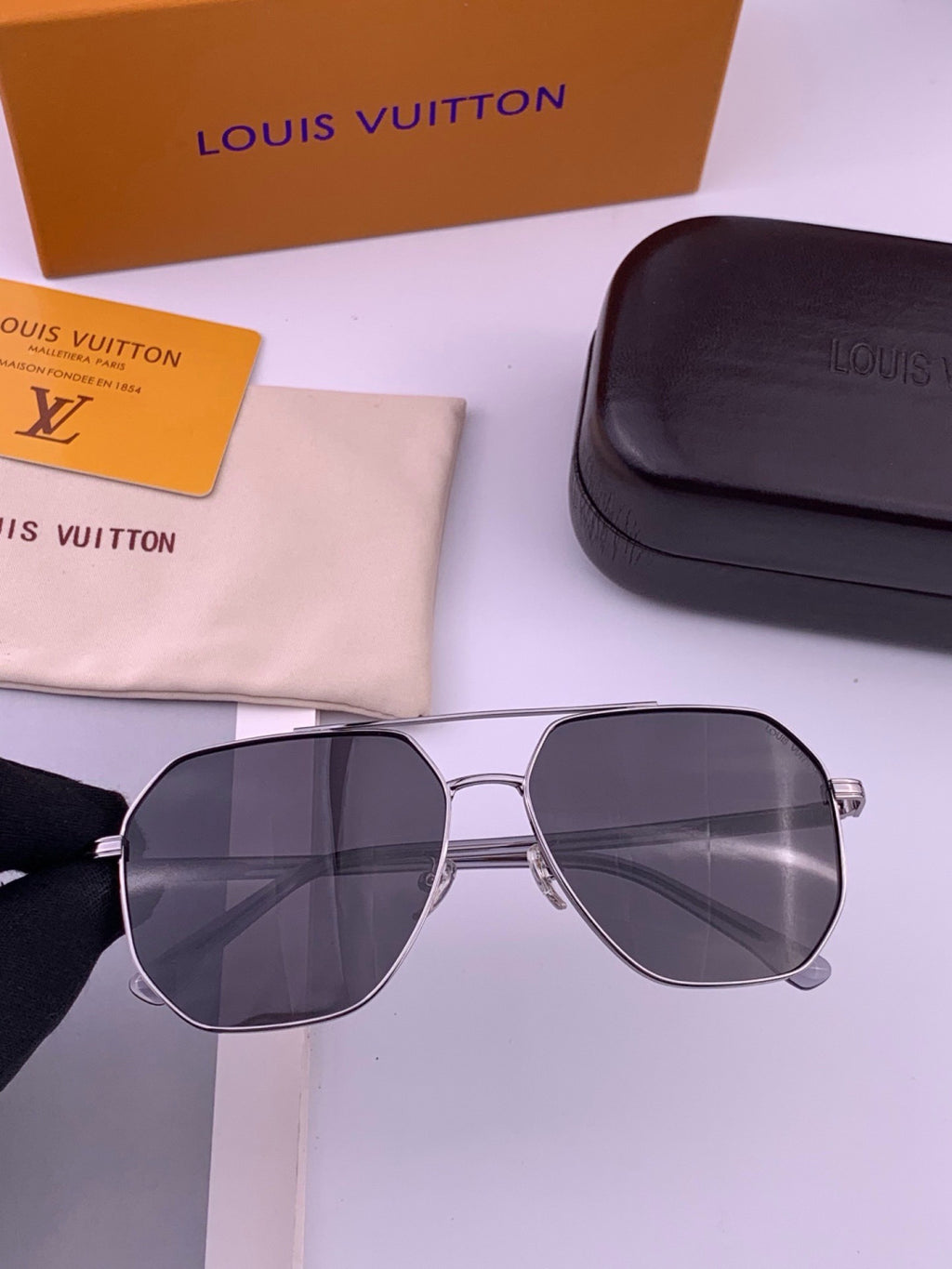 Louis Vuitton L8863 Polarized Aviator Black Lens Sunglasses for Men & - 398126