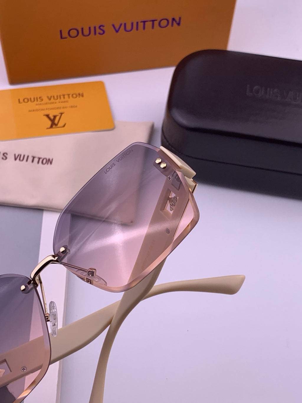 Louis Vuitton L9261 Square Gold Lens Sunglasses for Men & Women - 398111 - detail image 5