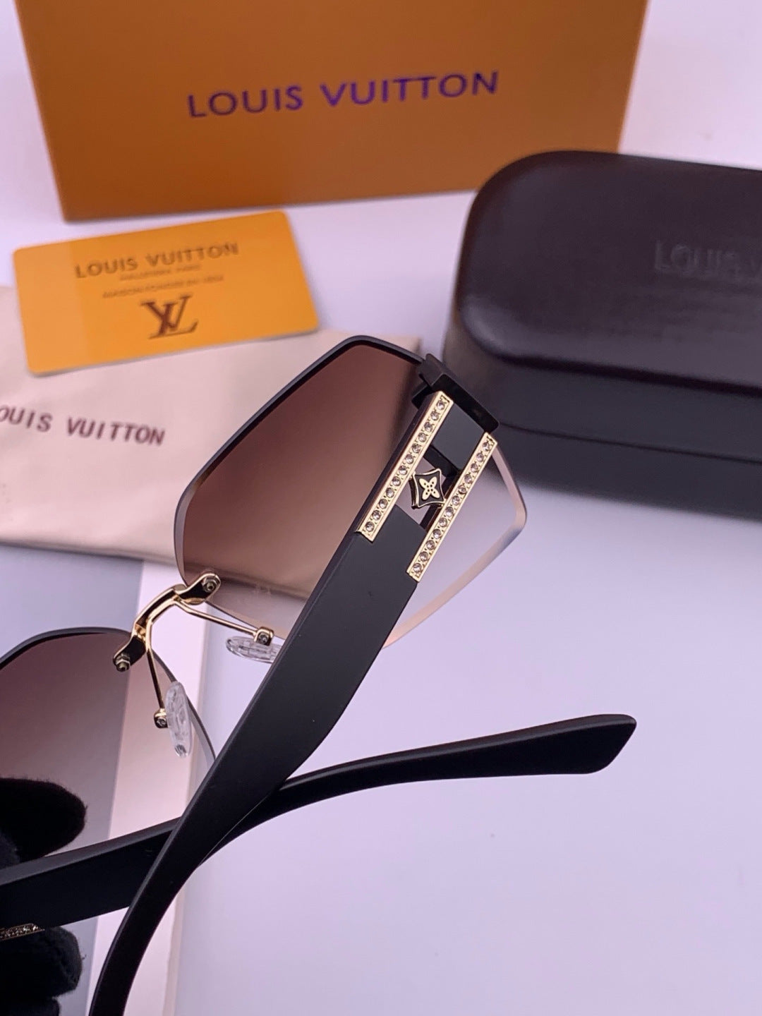Louis Vuitton L9261 Square Black Lens Sunglasses for Men & Women - 398113 - detail image 4