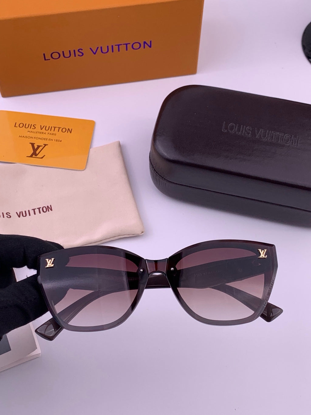 Louis Vuitton L17001 Square Gold Lens Sunglasses for Women - detail image 2