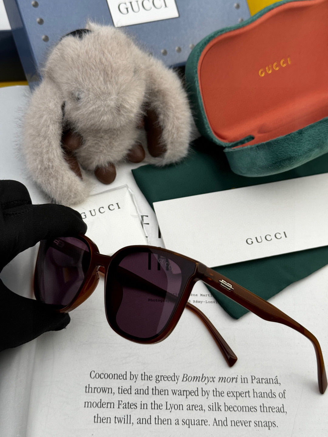 Gucci G97722 Polarized Square Gold Lens Sunglasses for Women - detail image 4
