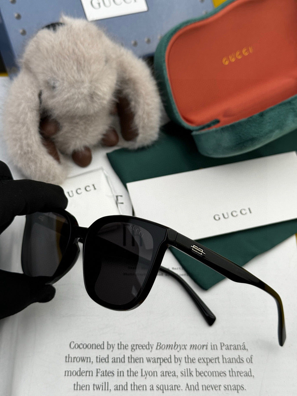 Gucci G97722 Polarized Square Gold Lens Sunglasses for Women - detail image 3