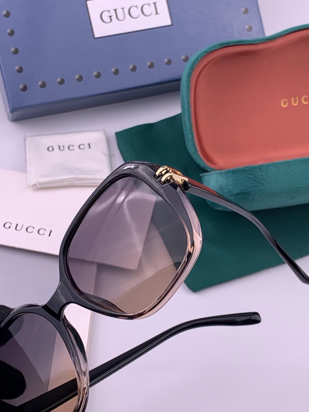 Gucci G2911 Polarized Square Red Lens Sunglasses for Women - detail image 3