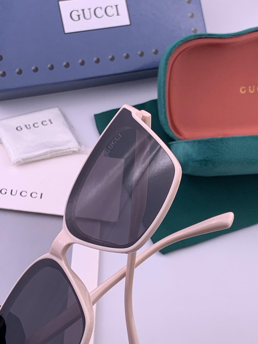 Gucci G02803 Polarized Square Red Lens Sunglasses for Women - detail image 5