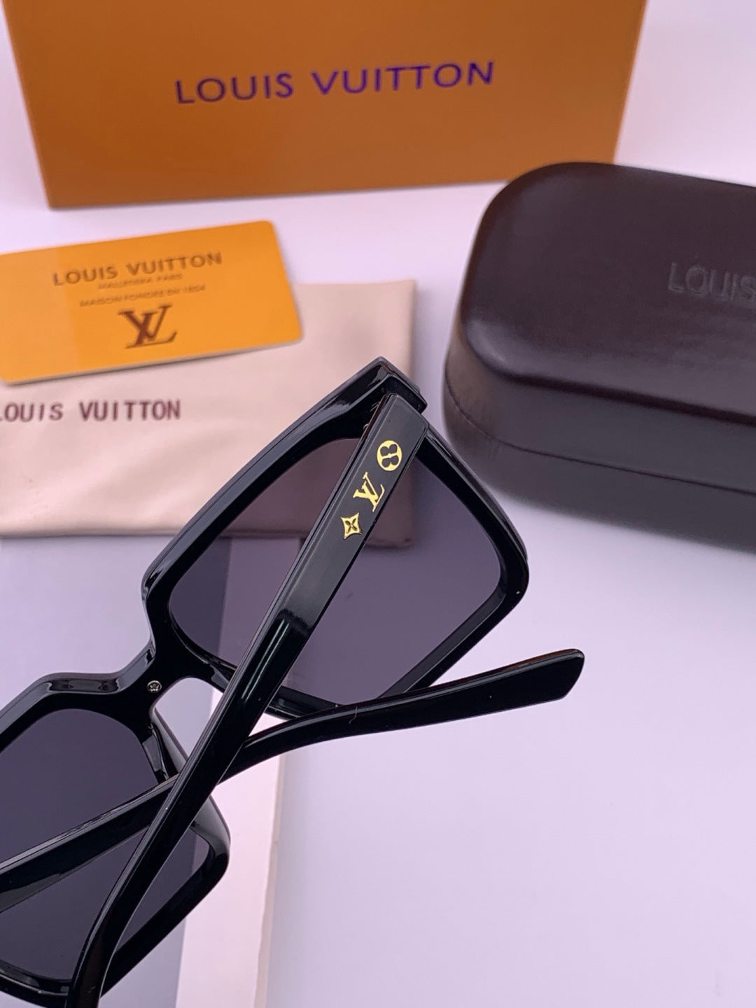 Louis Vuitton L6006 Oversized Black Lens Sunglasses for Men & Women - 414840 - detail image 4