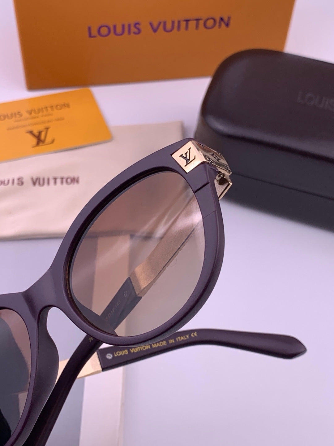 Louis Vuitton L87000 Oversized Black Lens Sunglasses for Men & Women - 414827 - detail image 5