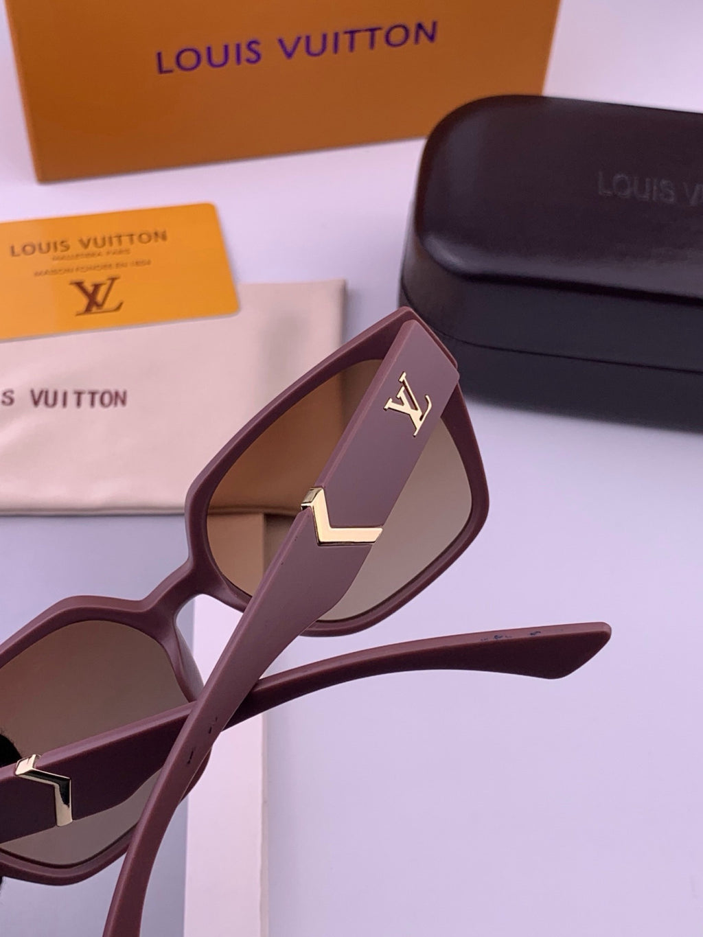 Louis Vuitton L77004 Oversized Purple Lens Sunglasses for Men & Women - 414830 - detail image 3