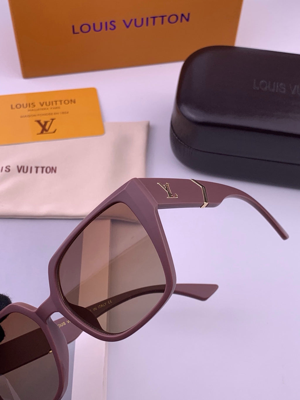 Louis Vuitton L77004 Oversized Purple Lens Sunglasses for Men & Women - 414830 - detail image 2