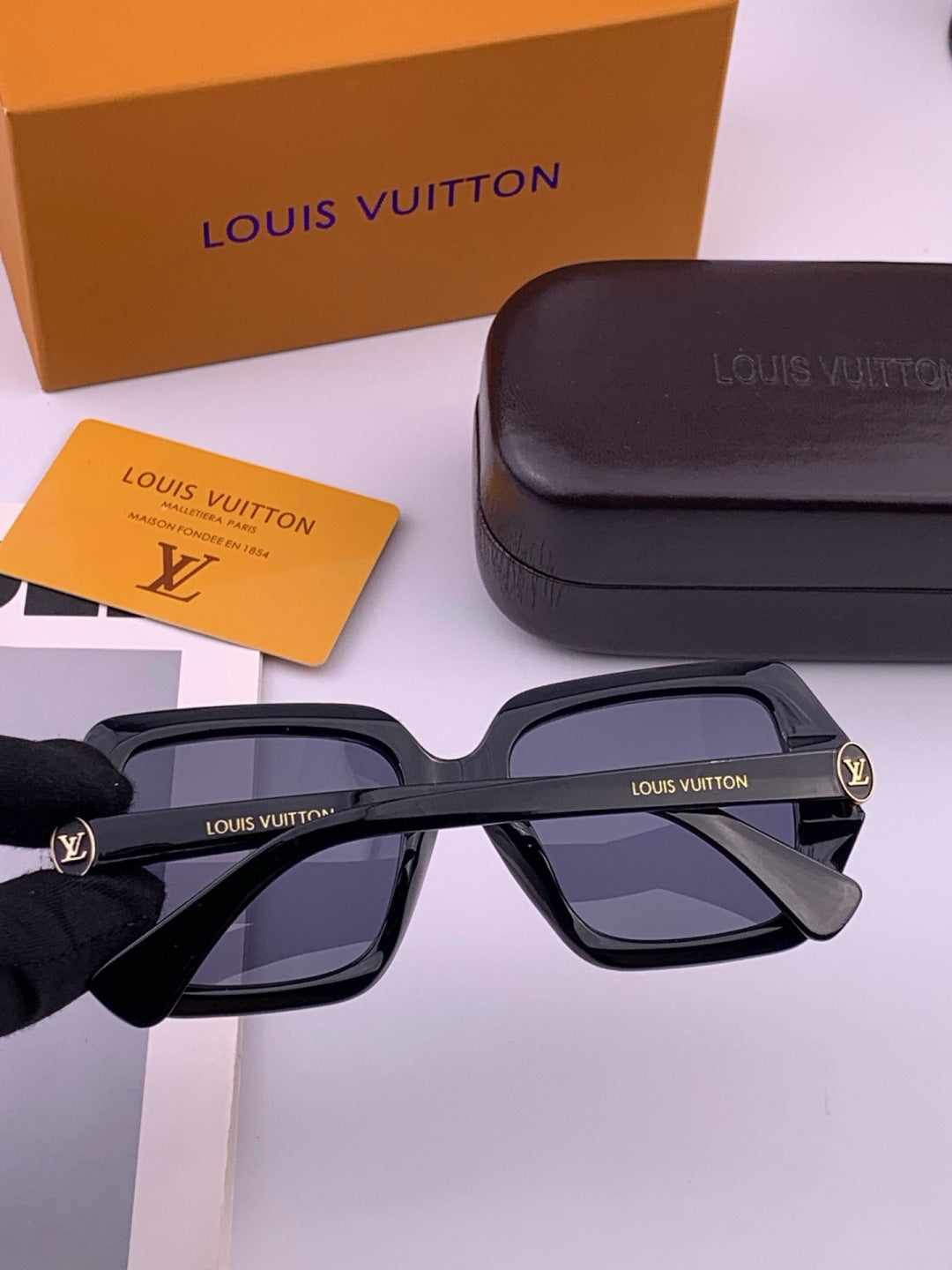 Louis Vuitton L27006 Oversized Brown Lens Sunglasses for Men & Women - 414813 - detail image 6