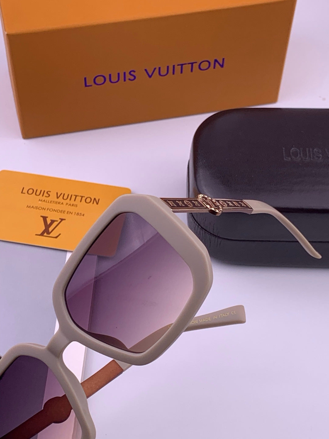Louis Vuitton L37007 Oversized Brown Lens Sunglasses for Men & Women - 414816 - detail image 3
