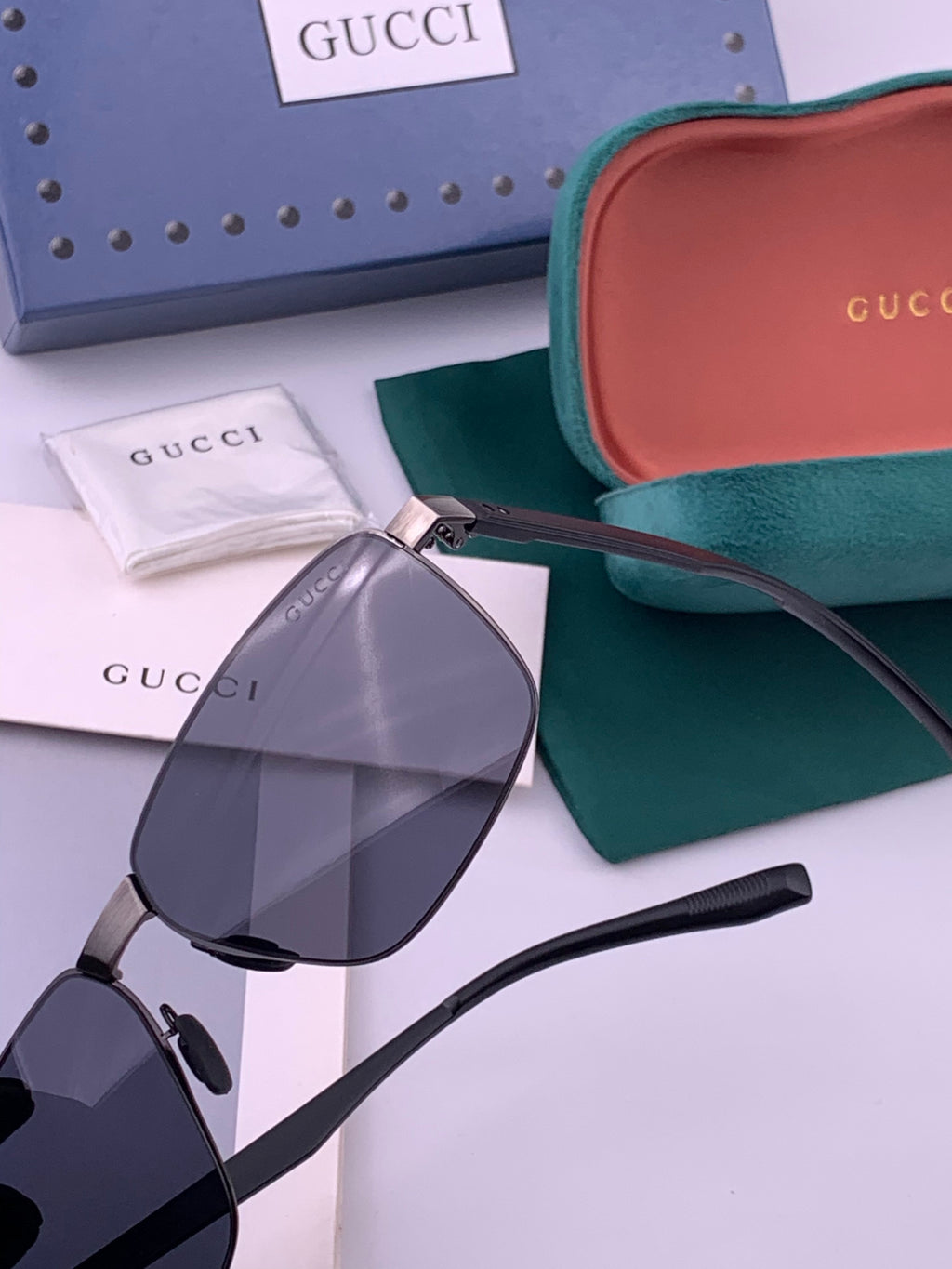 Gucci G7226 Polarized Aviator Gold Lens Sunglasses for Men - detail image 3