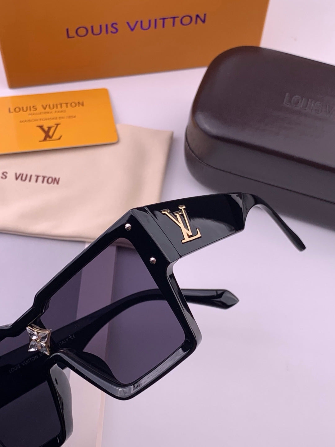 Louis Vuitton L7600 Square Black Lens Sunglasses for Women - 448507 - detail image 3