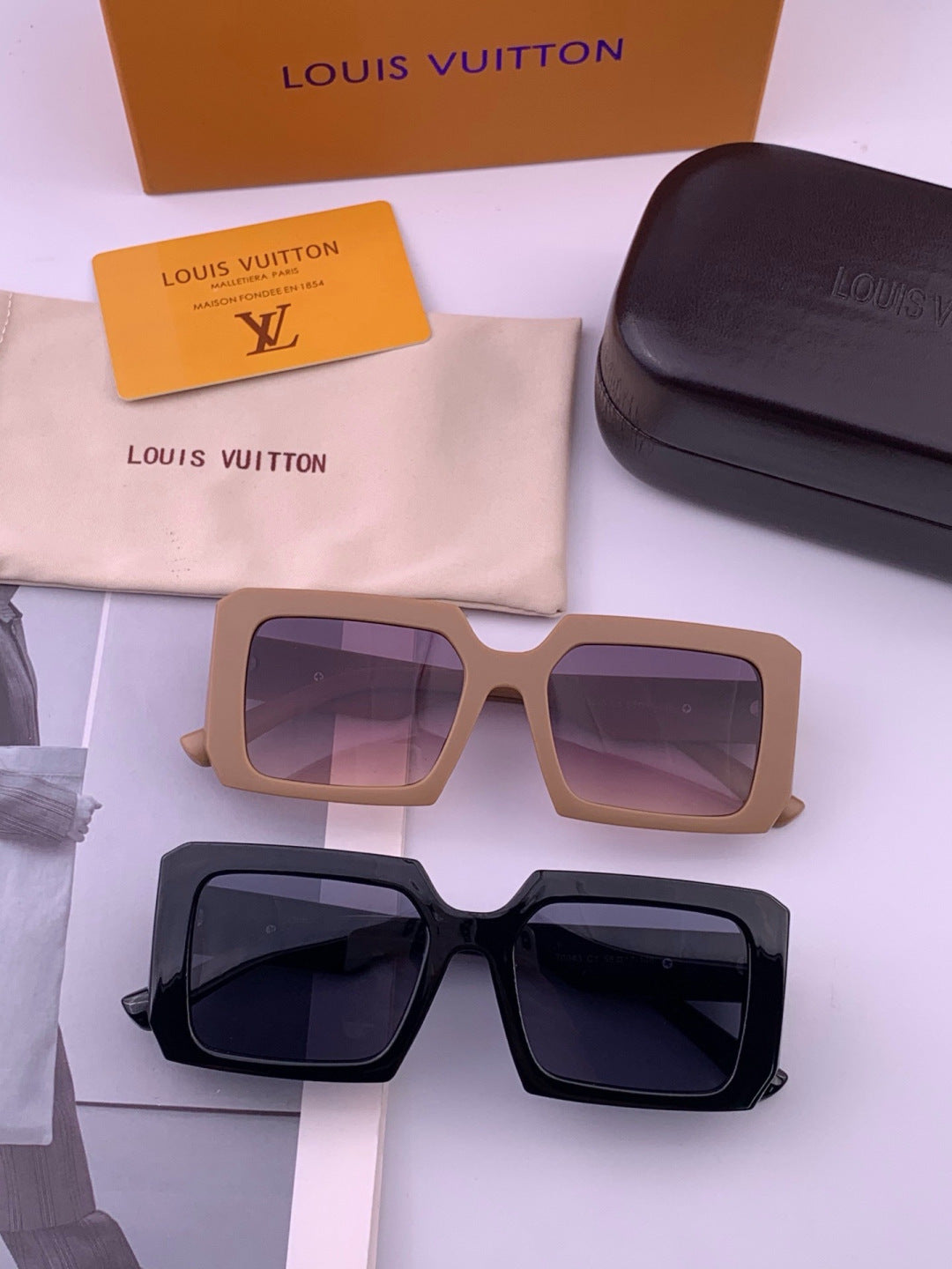 Louis Vuitton L37004 Oversized Black Lens Sunglasses for Men & Women - 448488 - detail image 8