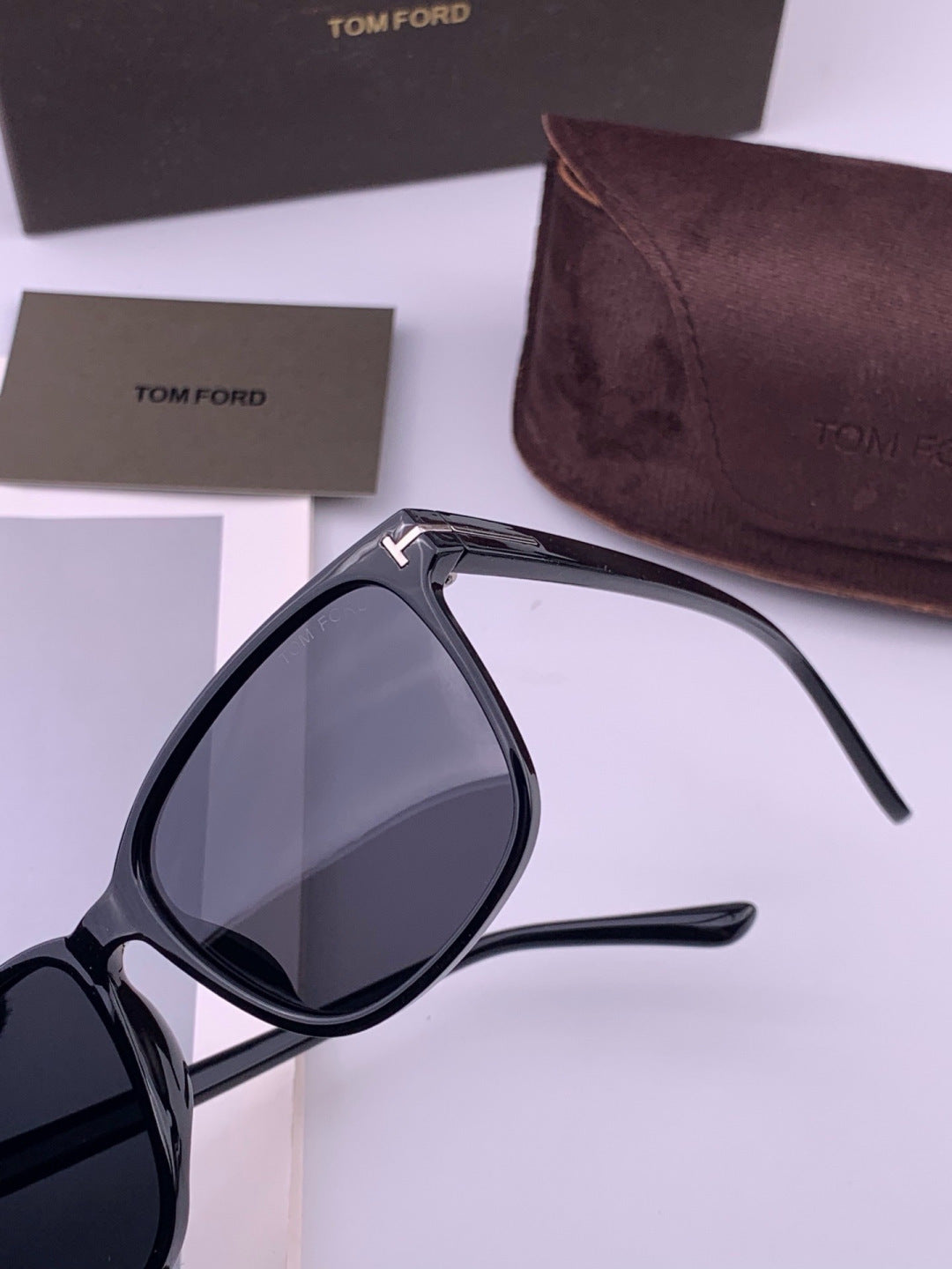 Tom Ford TF3220 Polarized Fashion Black Lens Sunglasses for Men & Wom - 449957