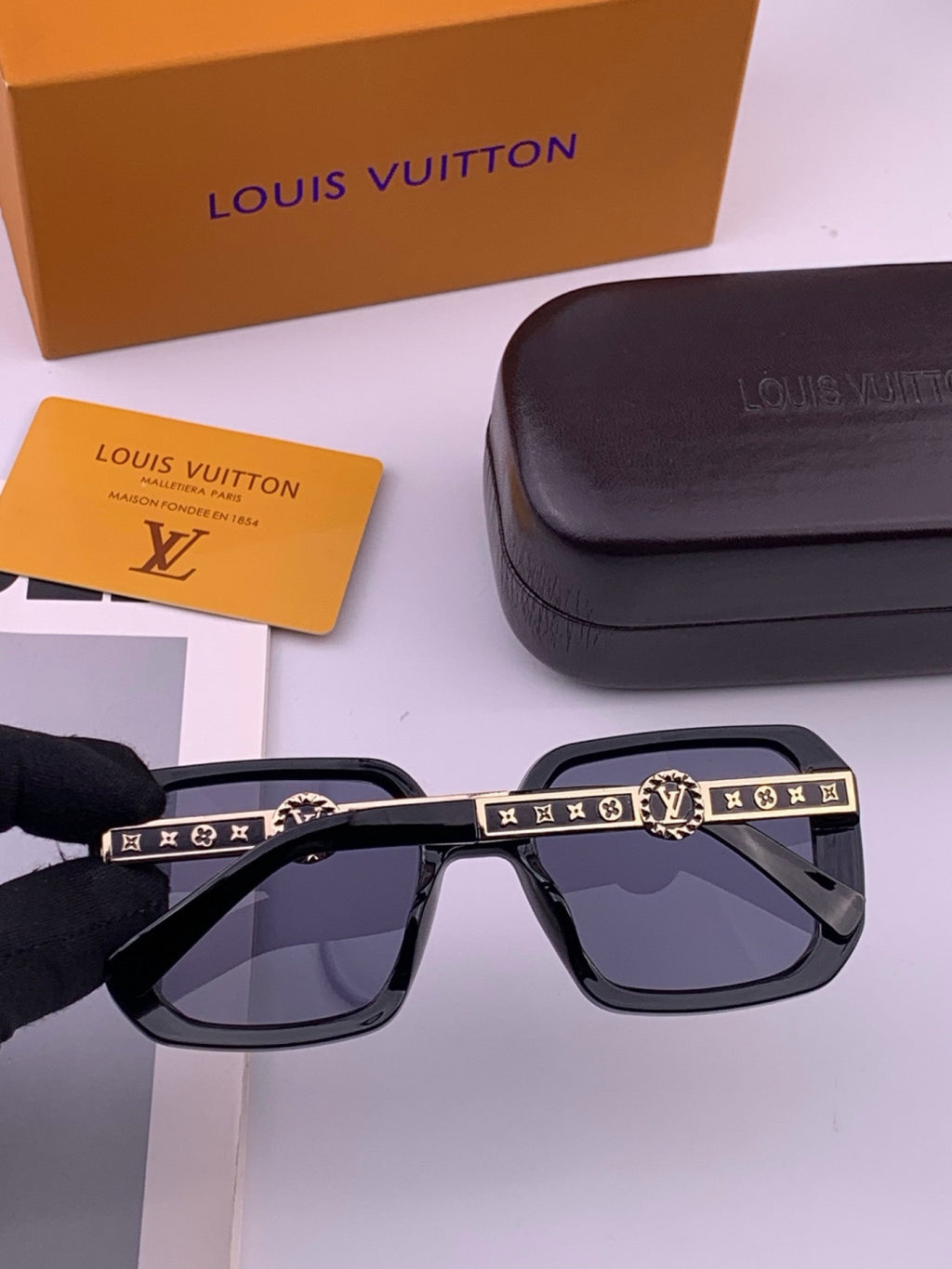 Louis Vuitton L37007 Oversized Brown Lens Sunglasses for Men & Women - 448580 - detail image 6
