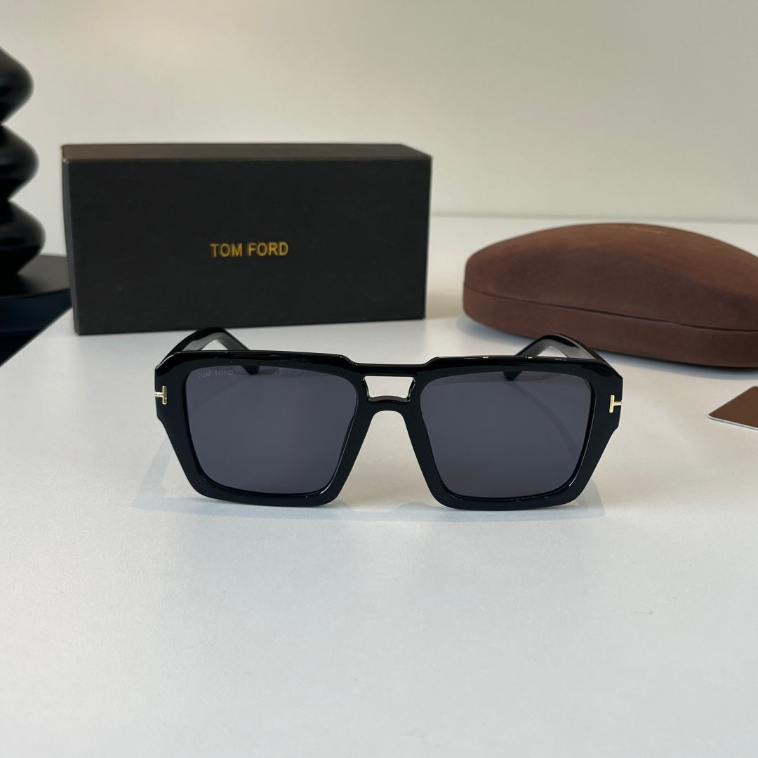 Tom Ford Fashion Black Lens Sunglasses for Men & Women - 487953 - detail image 2