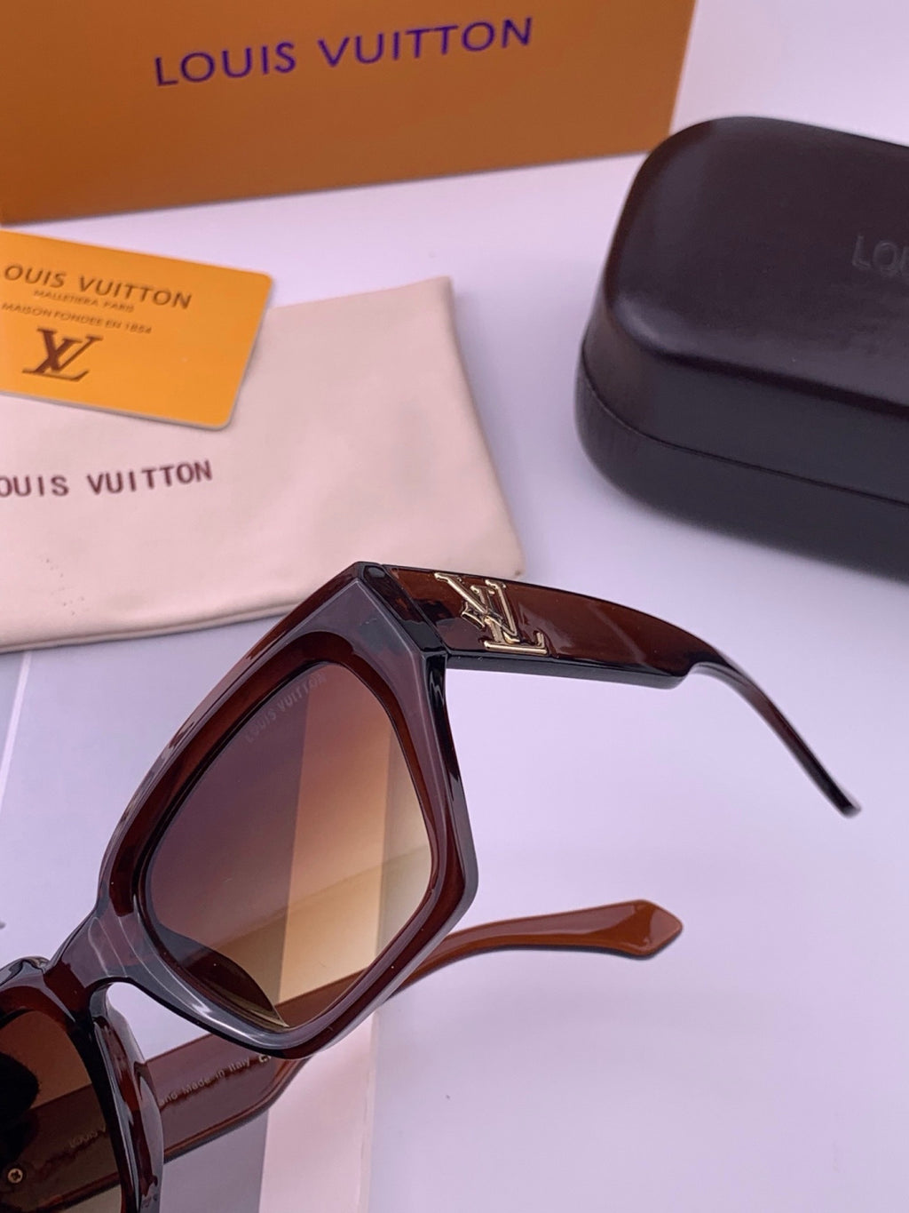 Louis Vuitton L26900 Square Black Lens Sunglasses for Women - 464704 - detail image 6