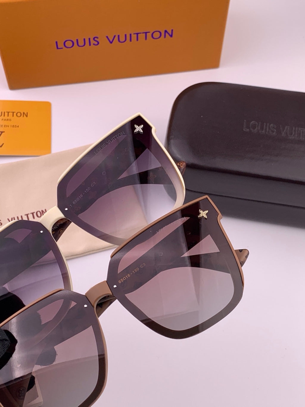 Louis Vuitton L1132 Square Gold Lens Sunglasses for Women - 464698