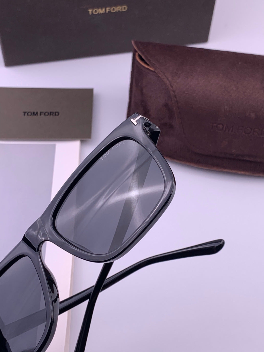 Tom Ford TF7220 Polarized Fashion Black Lens Sunglasses for Men & Women - detail image 5